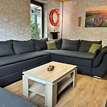 Gruppenunterkunft-klein-holland-harz-aussergewoehnlich-und-einzigartig-mit-grossartiger-unterhaltung-fuer-jedes-alter-fuer-bis-zu-24-personen Casa de Férias *